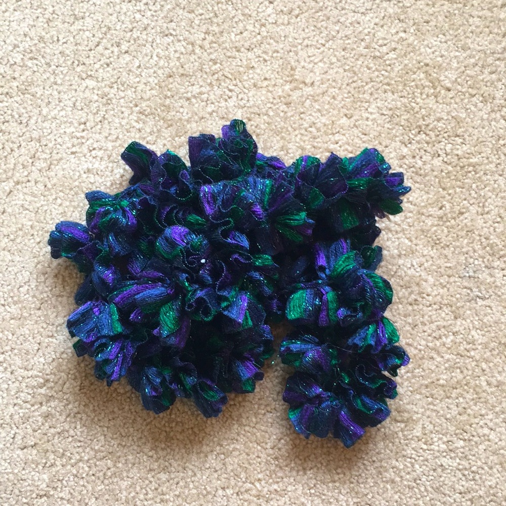 Ruffly, sparkly scarf.
